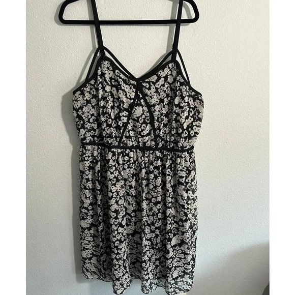 Lane Bryant Womens Sz 18/20 Dress Black White Floral Stretch Waist Strappy - Picture 1 of 8
